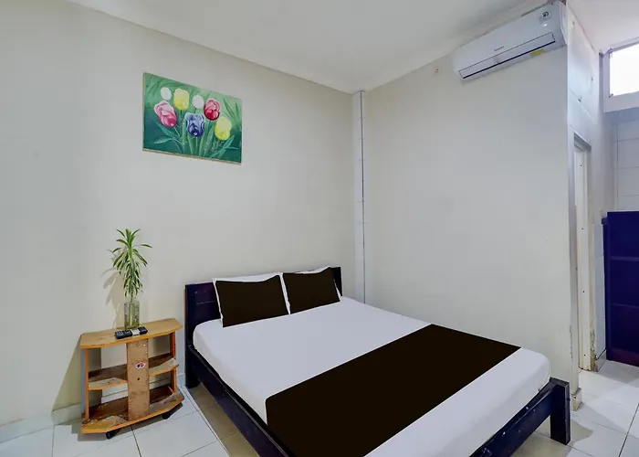 Hotel Collection O Budget Door @poppies Road 2*