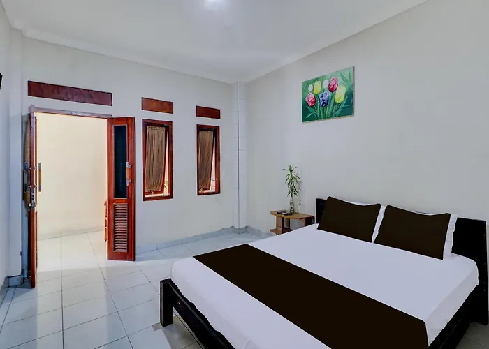 Collection O Budget Door @poppies Road Hotel Legian