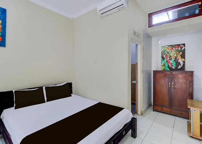 Collection O Budget Door @poppies Road Hotel Legian