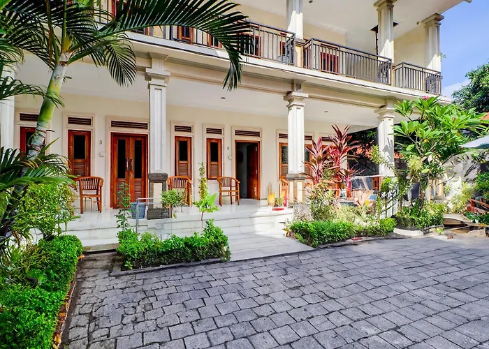 Collection O Budget Door @poppies Road Hotel Legian